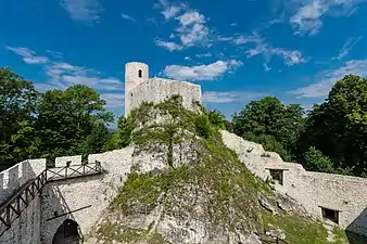 Widok na zamek górny od strony podzamcza wschodniego