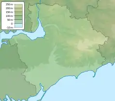 Mapa konturowa obwodu zaporoskiego, blisko górnej krawiędzi nieco na lewo znajduje się owalna plamka nieco zaostrzona i wystająca na lewo w swoim dolnym rogu z opisem „Zbiornik Dnieprzański”