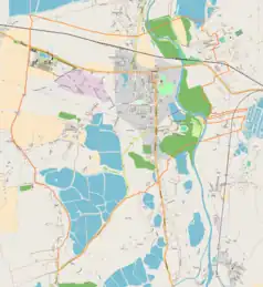 Mapa konturowa Zatora, blisko centrum u góry znajduje się punkt z opisem „Cmentarz żydowski w Zatorze”